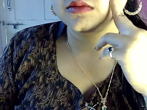 Snapshot of Cute_Aliyaa chatting on 23, 7, 2026 Cute Aliyaa online show from 23, 7, 2026
