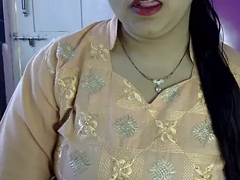 Cute Aliyaa online show from 31, 5, 2026