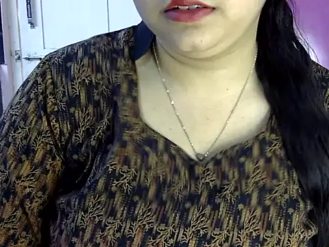 Cute Aliyaa online show from 3, 6, 2026
