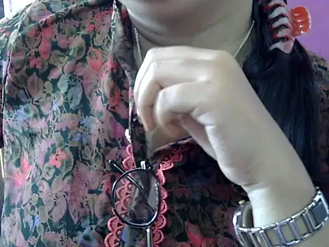 Cute Aliyaa online show from 1, 4, 2026