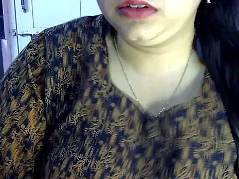 Cute Aliyaa online show from 3, 6, 2026