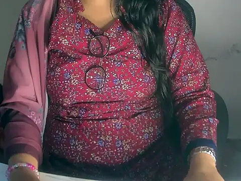 Cute Aliyaa online show from 1, 3, 2026