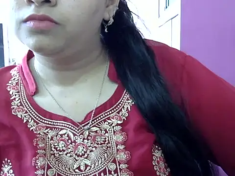 Cute Aliyaa online show from 17, 4, 2026