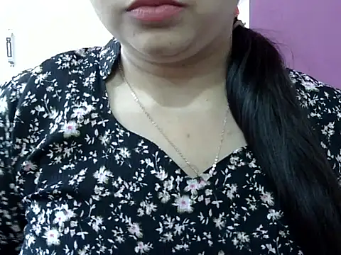 Cute Aliyaa online show from 25, 4, 2026