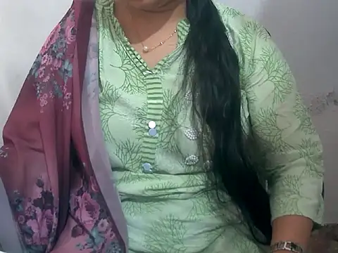 Cute Aliyaa online show from 2, 3, 2026