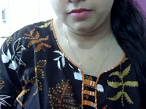 Cute Aliyaa online show from 24, 4, 2026
