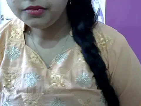 Cute Aliyaa online show from 7, 5, 2026