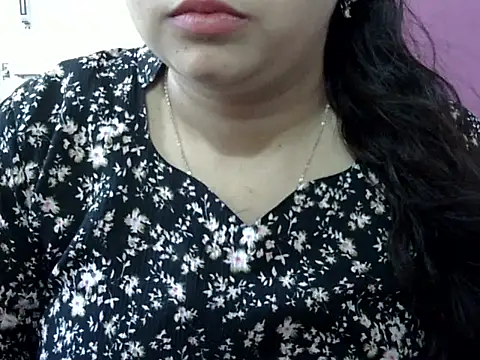 Cute Aliyaa online show from 5, 5, 2026