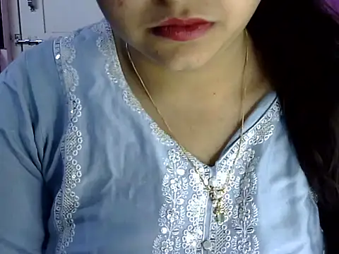 Cute Aliyaa online show from 4, 6, 2026