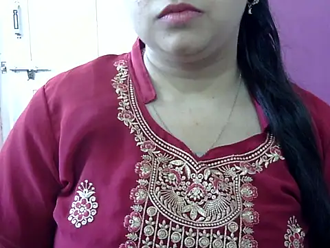 Cute Aliyaa online show from 3, 5, 2026