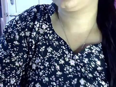 Cute Aliyaa online show from 1, 6, 2026