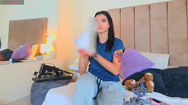 LANA LARSEN online show from 28, 2, 2026