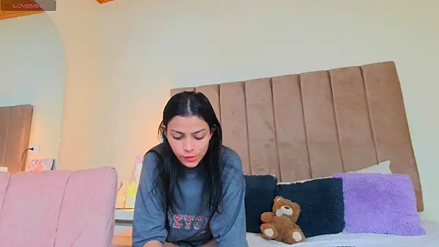 LANA LARSEN online show from 13, 3, 2026