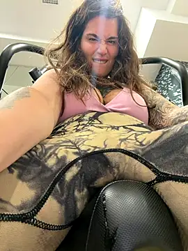 Snapshot of TattooGirlAlia chatting on 12, 10, 2025 TattooGirlAlia online show from 12, 10, 2025