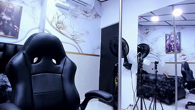 alicee  mature online show from 10, 4, 2026