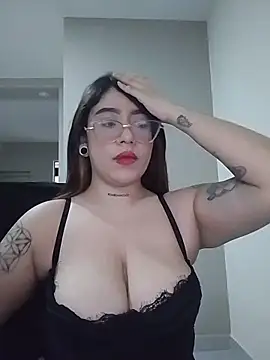 Helll girll online show from 4, 3, 2026