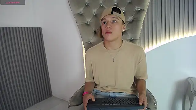 Snapshot of Dominik_Souza chatting on 1, 5, 2026 Dominik Souza online show from 1, 5, 2026