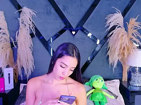 KylieWhitee online show from 10, 4, 2026