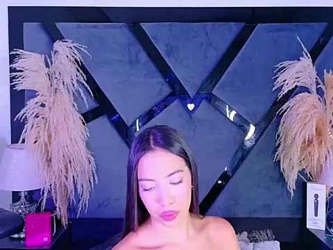 KylieWhitee online show from 17, 3, 2026