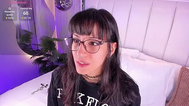 ViolettaColinss online show from 5, 5, 2026