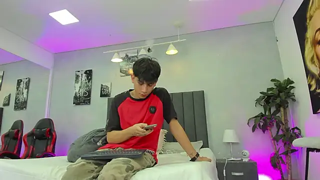 Raphael Nyon online show from 3, 3, 2026