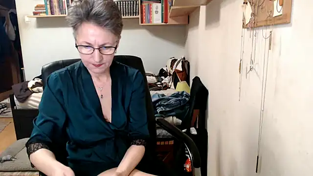 katemodel online show from 15, 10, 2025