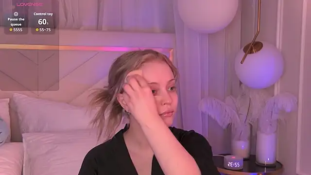 MollyHilton online show from 6, 3, 2026