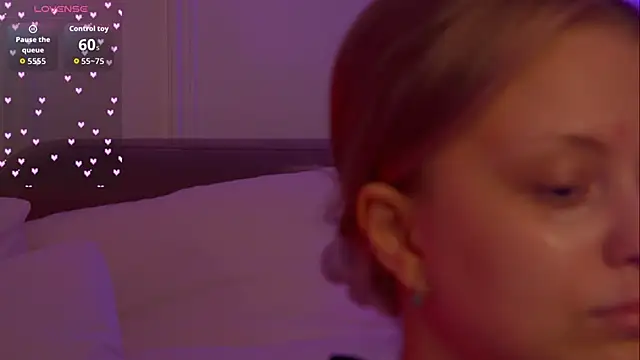 MollyHilton online show from 12, 4, 2026