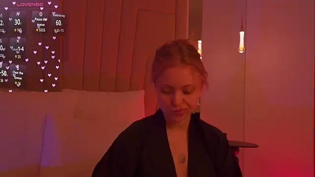 MollyHilton online show from 11, 4, 2026