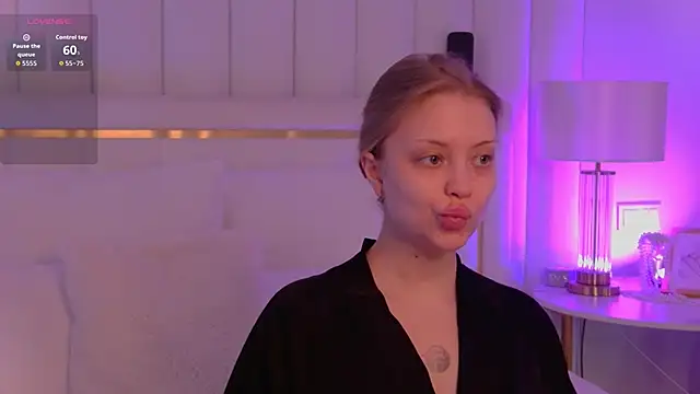 MollyHilton online show from 13, 2, 2026