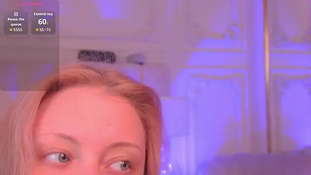 MollyHilton online show from 4, 4, 2026