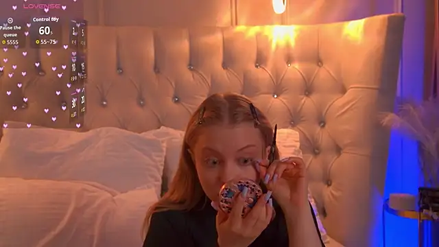 MollyHilton online show from 19, 4, 2026