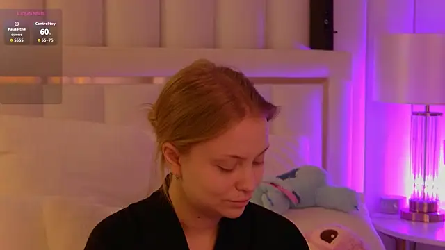 MollyHilton online show from 11, 2, 2026