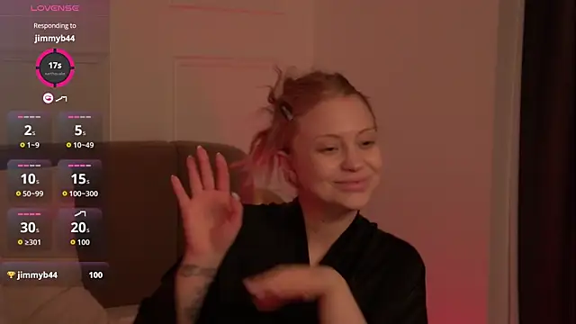 MollyHilton online show from 28, 3, 2026