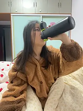 BIGBABYYEYE online show from 7, 2, 2026