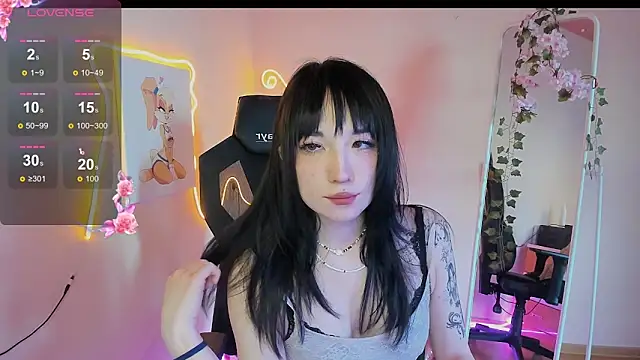 AliceeinWonderlanddd online show from 21, 4, 2026