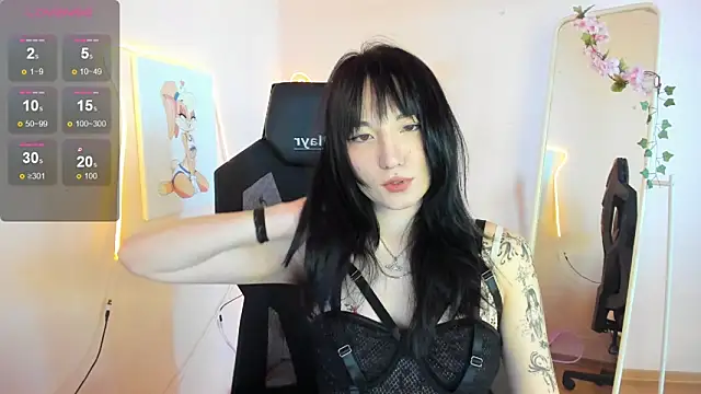 AliceeinWonderlanddd online show from 17, 5, 2026
