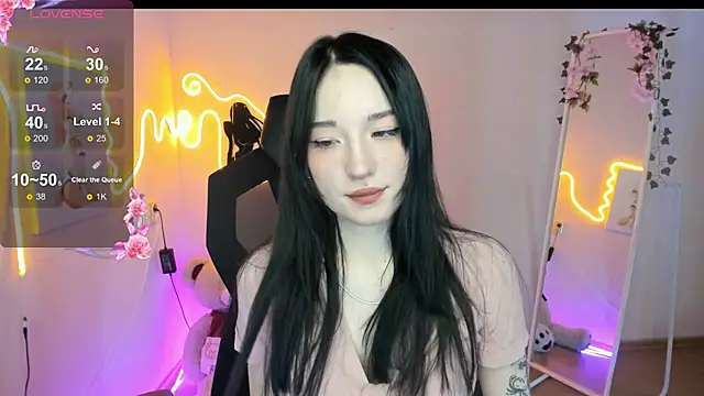 AliceeinWonderlanddd online show from 28, 3, 2026