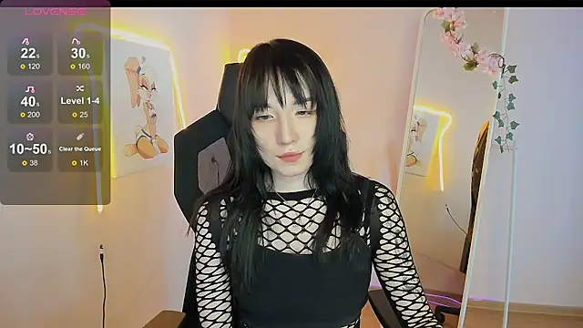 AliceeinWonderlanddd online show from 13, 5, 2026