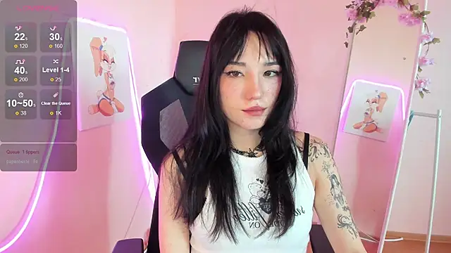 Snapshot of AliceeinWonderlanddd chatting on 7, 7, 2026 AliceeinWonderlanddd online show from 7, 7, 2026