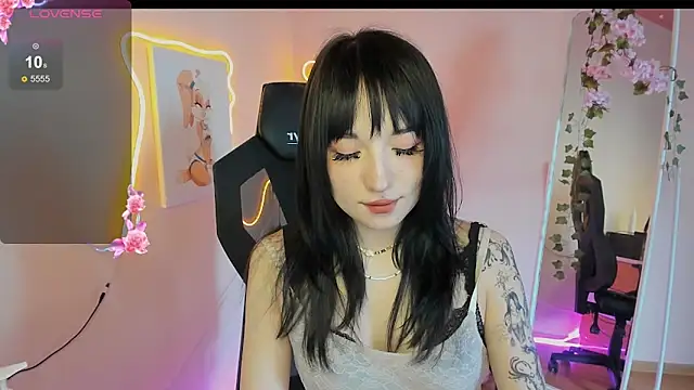 AliceeinWonderlanddd online show from 21, 4, 2026