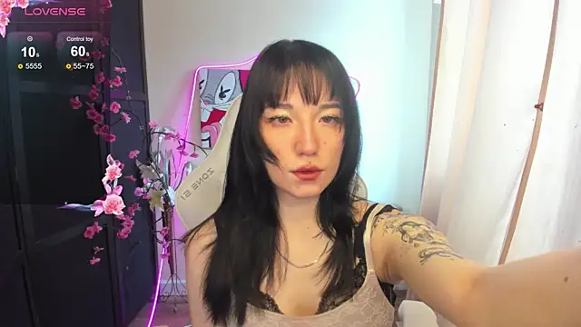 AliceeinWonderlanddd online show from 8, 4, 2026
