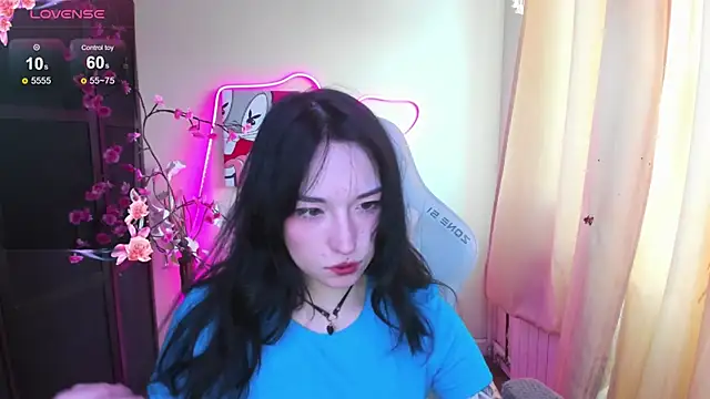 AliceeinWonderlanddd online show from 3, 2, 2026