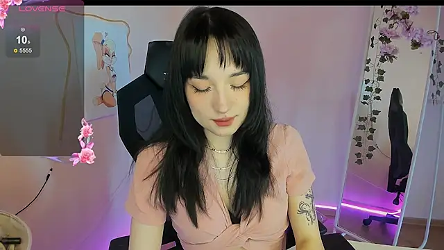 AliceeinWonderlanddd online show from 20, 4, 2026