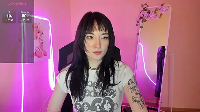 Snapshot of AliceeinWonderlanddd chatting on 11, 6, 2026 AliceeinWonderlanddd online show from 11, 6, 2026