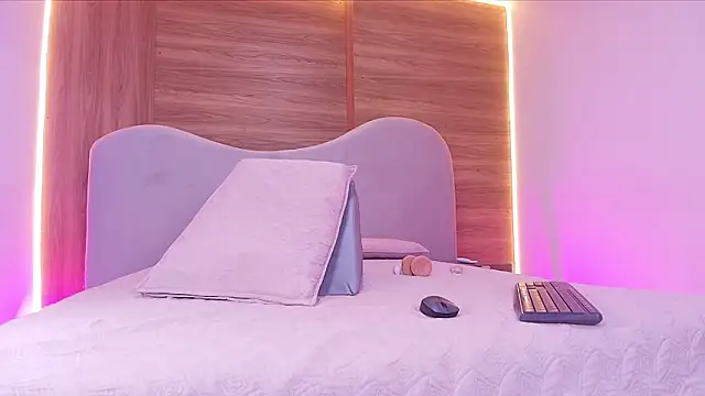 shaina adams online show from 4, 3, 2026