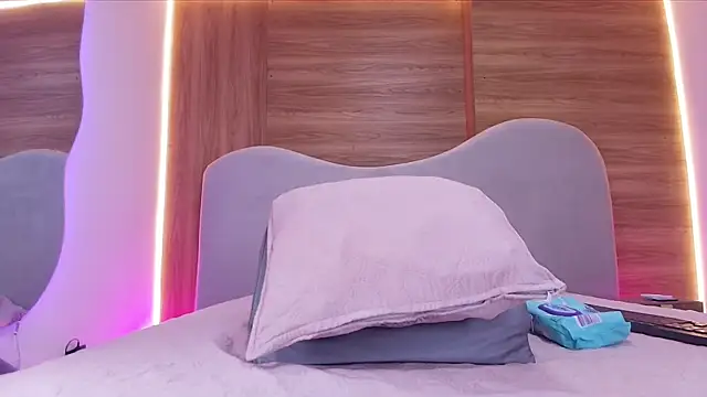 shaina adams online show from 24, 2, 2026