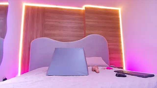 shaina adams online show from 27, 2, 2026