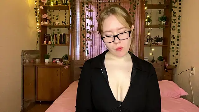 SayanaFox online show from 1, 2, 2026