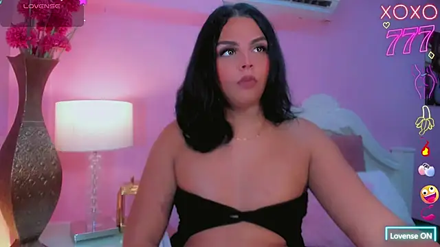 Maia Hotts online show from 5, 4, 2026